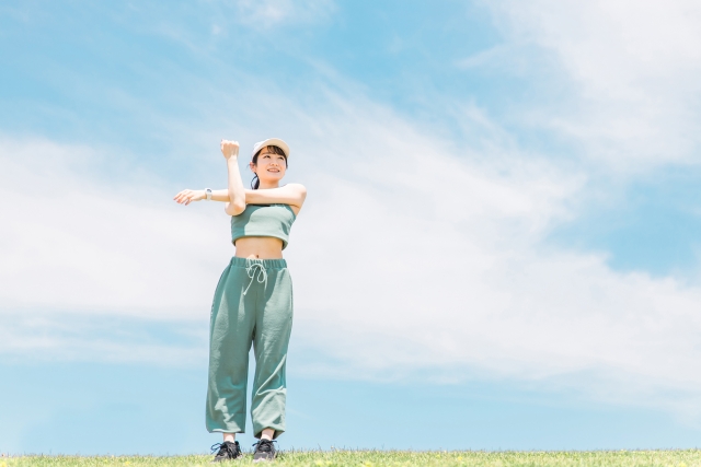 運動する女性の写真